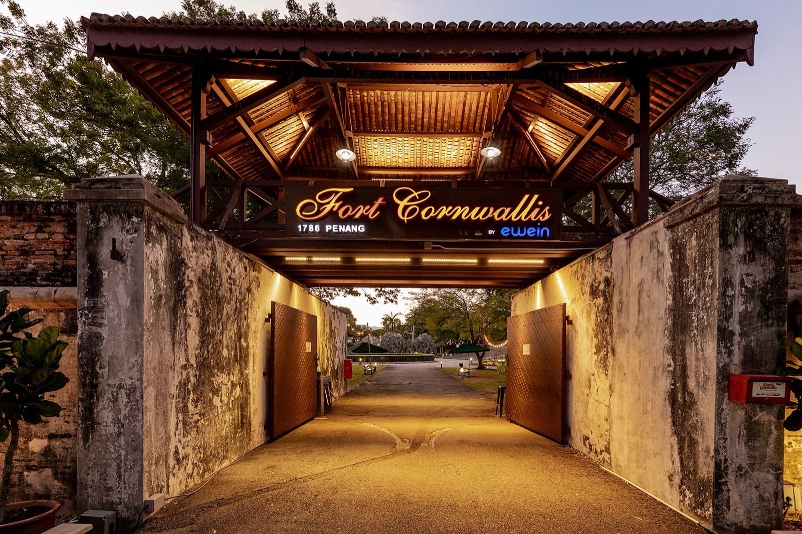 The entrance gate of Fort Cornwallis at dusk.